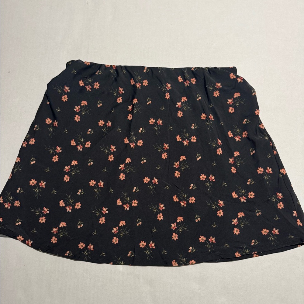 Hollister Black Skirt Floral AOP, Elastic Waist, Women's Small